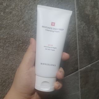 바디셀런스 벤토나이트 데일리 약산성 딥클렌징폼 120ml — 4점을 준 리뷰어가 2021년 12월 올린 사용 사진