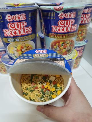 NISSIN 닛신 컵누들  4종 - 씨푸드오리지날, 씨푸드 스파이시, 씨푸드 커리, 씨푸드 XO소스 — 5점을 준 리뷰어가 2023년 1월 올린 사용 사진