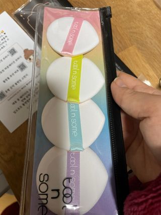 [툴앤썸] 메이크업 브러시로 바르고 호빵 스펀지로 클렌징하는 A-Z 뷰티툴 5종 — 5점을 준 리뷰어가 2021년 1월 올린 사용 사진