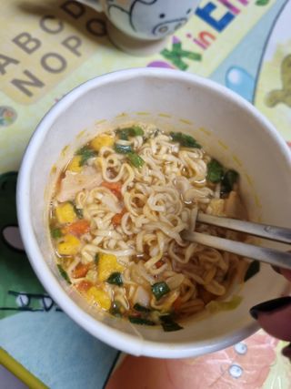 NISSIN 닛신 컵누들  4종 - 씨푸드오리지날, 씨푸드 스파이시, 씨푸드 커리, 씨푸드 XO소스 — 5점을 준 리뷰어가 2022년 11월 올린 사용 사진