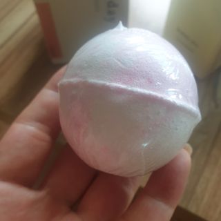 버블데이 아로마/과일 거품 입욕제 — 5점을 준 리뷰어가 2021년 7월 올린 사용 사진