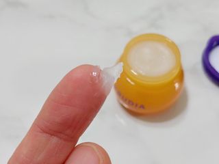 [후르디아] 올리브영 꿀과즙 립밤 2종 (블루베리/석류) — 5점을 준 리뷰어가 2022년 1월 올린 사용 사진