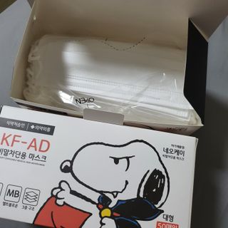 JHWORLD 스누피 마스크 정품 스누피 KF-AD 국내 비말차단 아동용 성인용 일회용 덴탈마스크 50매 — 4점을 준 리뷰어가 2021년 6월 올린 사용 사진