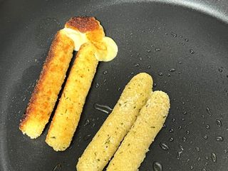디케이식품(주) 고르곤졸라&모짜렐라 치즈스틱 400g — 5점을 준 리뷰어가 2023년 3월 올린 사용 사진