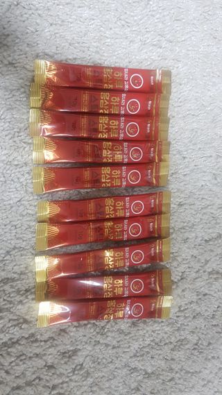 힘내라김홍삼 하루홍삼정스틱 10g x 10포 — 3점을 준 리뷰어가 2021년 3월 올린 사용 사진