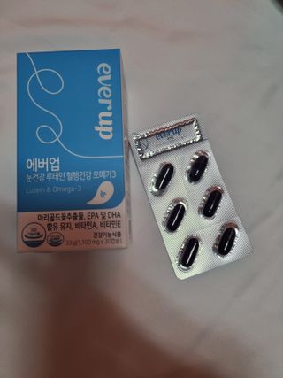[몸엔용] 에버업 멀티비타민&미네랄, 눈건강 루테인 혈행건강 오메가3, 면역 프로바이오틱스 3종 택1 — 3점을 준 리뷰어가 2022년 4월 올린 사용 사진