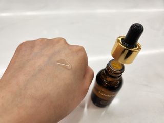스킨큐어 산다화 비타민c 화이트닝 에센스 30ml — 5점을 준 리뷰어가 2023년 10월 올린 사용 사진