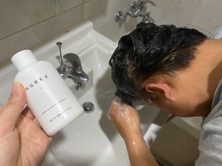[HUREX] 휴렉스 볼류마이징 탈모완화 기능성 샴푸 150ml x 2개 — 5점을 준 리뷰어가 2021년 9월 올린 사용 사진