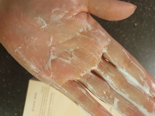 프리마인 더이상 뻣뻣하고 효과없는 탈모샴푸는 NO. 근본부터 케어하는 셀베이스 그린티샴푸(500ml) — 4점을 준 리뷰어가 2023년 2월 올린 사용 사진