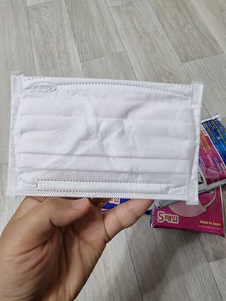 코와 삼차원마스크 코와 삼차원 마스크 중형 10매 + 소형 10매 = 총 20매 — 5점을 준 리뷰어가 2021년 5월 올린 사용 사진