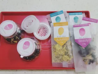 K-doraji K도라지  냉침 허브차 싸이티세트 (냉침용 캡차*2개  3종 리필차*5개) — 5점을 준 리뷰어가 2022년 6월 올린 사용 사진