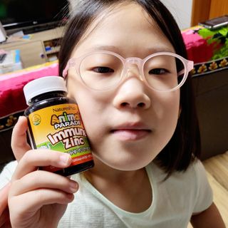 네이처스플러스 애니멀퍼레이드 면역 아연 (60정) — 5점을 준 리뷰어가 2022년 8월 올린 사용 사진