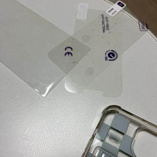 아클리브 Eco 항균 항바이러스 액정 보호필름(iPhone) — 4점을 준 리뷰어가 2022년 8월 올린 사용 사진