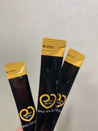 짜먹는 이지견과 짜먹는 이지아몬드, 짜먹는 이지허니피넛, 짜먹는 이지캐슈넛 각 10g X  10포 — 5점을 준 리뷰어가 2021년 3월 올린 사용 사진