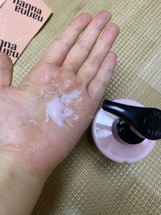 난나 살몬 스파이더 검버섯 미백 톤업 화이트닝 연어 앰플 크림 300ml 대용량 — 5점을 준 리뷰어가 2022년 8월 올린 사용 사진