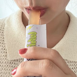 [1박스 구매평] 휘티부스터 데일리 샤인 스틱 선&브라이트닝 케어 이너뷰티 — 5점을 준 리뷰어가 2025년 9월 올린 사용 사진