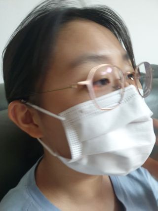 JHWORLD 스누피 마스크 정품 스누피 KF-AD 국내 비말차단 아동용 성인용 일회용 덴탈마스크 50매 — 5점을 준 리뷰어가 2021년 8월 올린 사용 사진