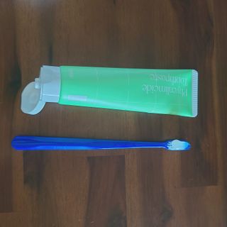 방방곳곳 편림오일 편림치드 치약 — 5점을 준 리뷰어가 2022년 7월 올린 사용 사진