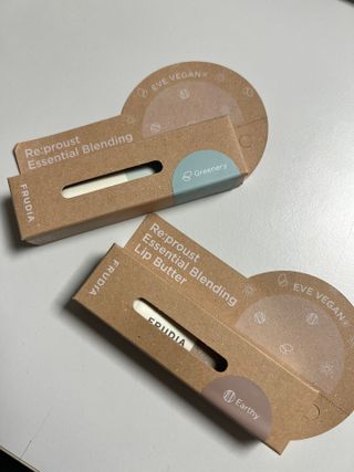 [후르디아] 올리브영 착한보습 비건 립버터 2종 — 5점을 준 리뷰어가 2022년 11월 올린 사용 사진
