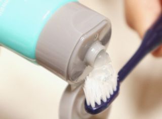 치과에서 쓰는 치약 _ 라벨제로 저불소 꼬마, 키즈, 유아, 베이비, 주니어 안전한 어린이치약 — 5점을 준 리뷰어가 2023년 1월 올린 사용 사진