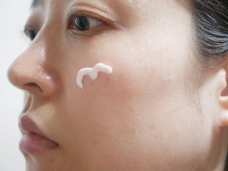 [후르디아] 모공블러 비건 선 프라이머 — 5점을 준 리뷰어가 2022년 6월 올린 사용 사진