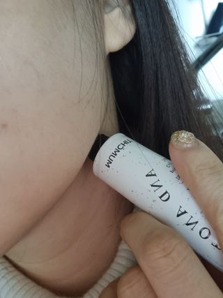 멈칫(MUMCHIT) 넥퍼퓸 NECKPERFUME 2가지 향 — 4점을 준 리뷰어가 2021년 11월 올린 사용 사진