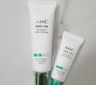 [AHC] 세이프온 에센스 선크림 올리브영 스페셜 증정 기획세트 — 5점을 준 리뷰어가 2022년 6월 올린 사용 사진