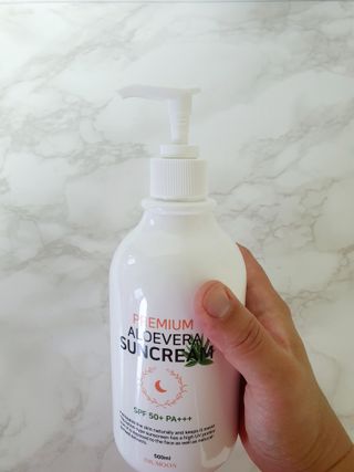 [닥터문] 프리미엄 알로에베라 선크림 500ml — 5점을 준 리뷰어가 2022년 6월 올린 사용 사진
