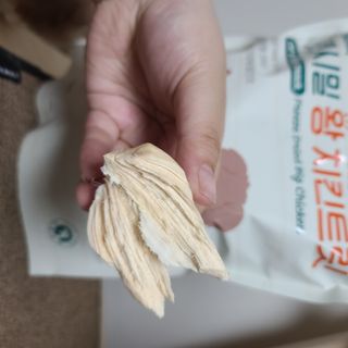 [펫시밀] 원물그대로 영양듬뿍 동결건조 왕북어트릿300g,왕치킨트릿400g,열빙어트릿300g 대용량 간식 — 5점을 준 리뷰어가 2023년 5월 올린 사용 사진