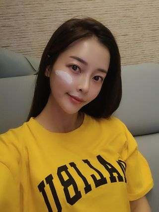 Re:NK 리엔케이 핑크 볼륨 래디언스 컬러크림 — 5점을 준 리뷰어가 2021년 7월 올린 사용 사진