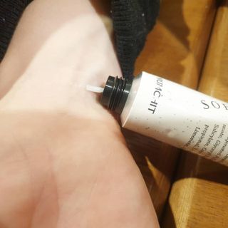 멈칫(MUMCHIT) 넥퍼퓸 NECKPERFUME 2가지 향 — 4점을 준 리뷰어가 2021년 11월 올린 사용 사진