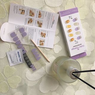 [네일가게] 햇빛에 닿으면 색이 변하는 신기한 햇살 반전 네일스티커 — 5점을 준 리뷰어가 2021년 8월 올린 사용 사진