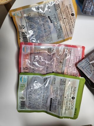 하나마이 [마마쿡] 전 청와대 천상현 셰프의 밑반찬  5종세트(소고기 장조림+연근조림+진미채+간장김자반+새우김자반) — 5점을 준 리뷰어가 2023년 4월 올린 사용 사진
