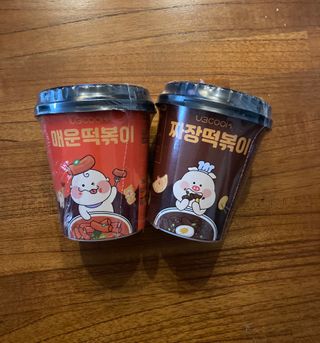 유비쿡 컵떡볶이 매운컵떡볶이2개/ 짜장컵떡볶이 2개  총 4개세트 — 5점을 준 리뷰어가 2021년 3월 올린 사용 사진