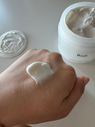 비엔디 프리용[한/영]BnD 바디 미백 겨드랑이 크림 — 5점을 준 리뷰어가 2024년 11월 올린 사용 사진