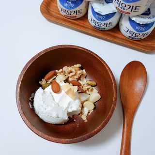 매일바이오 그릭요거트 오리지널 플레인 4개, 로스터리 커피믹스 4개 — 5점을 준 리뷰어가 2021년 12월 올린 사용 사진