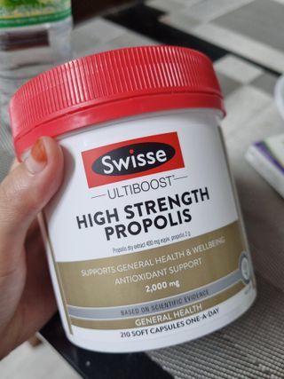 Swisse 스위스 고함량 프로폴리스 2,000mg 210정 — 5점을 준 리뷰어가 2021년 11월 올린 사용 사진