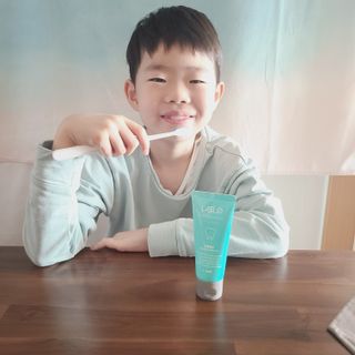 치과에서 쓰는 치약 _ 라벨제로 저불소 꼬마, 키즈, 유아, 베이비, 주니어 안전한 어린이치약 — 5점을 준 리뷰어가 2022년 11월 올린 사용 사진