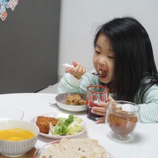 상상e상 아델라 LPM 원목다리 원형 테이블 — 5점을 준 리뷰어가 2021년 12월 올린 사용 사진