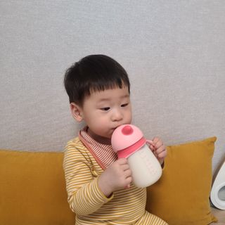 유비맘 트라이탄 코니빨대컵_컬러 랜덤 발송 — 2점을 준 리뷰어가 2021년 3월 올린 사용 사진