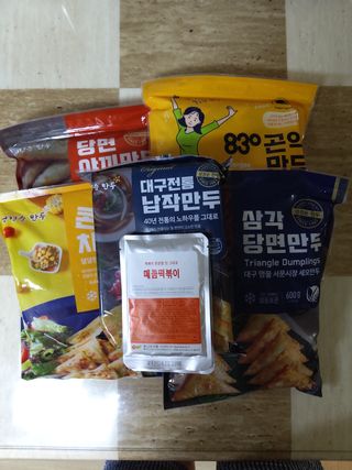 (주)성경순만두 곤약만두.콘치즈만두,삼각당면만두,당면 야끼만두,대구전통 납작만두,떡뽁이 매콤소스,달콤소스 — 5점을 준 리뷰어가 2023년 4월 올린 사용 사진