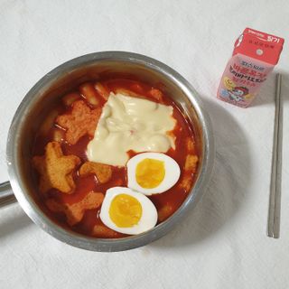 빨간키트 떡볶이 밀키트 2~3인분 매운맛 국물 떡볶이 만들기 쉬운 황금 레시피 분말 소스로 간편한 요리 — 3.5점을 준 리뷰어가 2021년 10월 올린 사용 사진