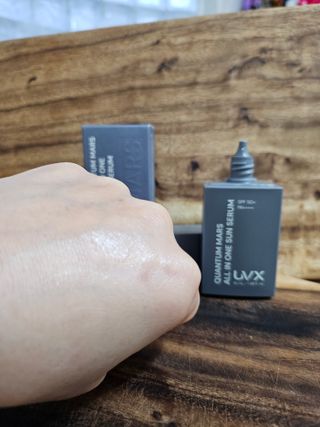 UVX 퀀텀 마스 올인원 선세럼 — 5점을 준 리뷰어가 2024년 2월 올린 사용 사진