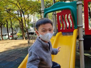 [숨그림]  덴탈마스크 짱구 우리아이 그리고 내가 쓰는 믿을수있는 케릭터 마스크  16종 — 5점을 준 리뷰어가 2021년 10월 올린 사용 사진