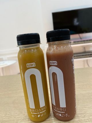 BLENDY'S 핑크 스무디+블론디 스무디 — 3점을 준 리뷰어가 2021년 10월 올린 사용 사진