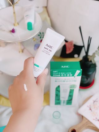 [AHC] 세이프온 에센스 선크림 올리브영 스페셜 증정 기획세트 — 5점을 준 리뷰어가 2022년 6월 올린 사용 사진
