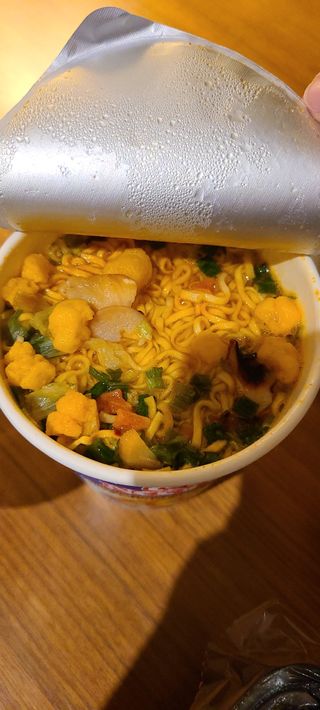 NISSIN 닛신 컵누들  4종 - 씨푸드오리지날, 씨푸드 스파이시, 씨푸드 커리, 씨푸드 XO소스 — 5점을 준 리뷰어가 2022년 12월 올린 사용 사진