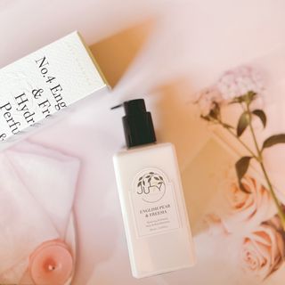 줄라이 모닝 _ JULY MORNING 줄라이모닝 하이드레이팅 퍼퓸드 바디앤핸드 에멀젼 — 4점을 준 리뷰어가 2021년 10월 올린 사용 사진