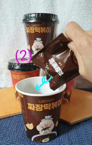 유비쿡 컵떡볶이 매운컵떡볶이2개/ 짜장컵떡볶이 2개  총 4개세트 — 5점을 준 리뷰어가 2021년 2월 올린 사용 사진
