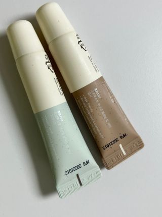 [후르디아] 올리브영 착한보습 비건 립버터 2종 — 5점을 준 리뷰어가 2023년 2월 올린 사용 사진
